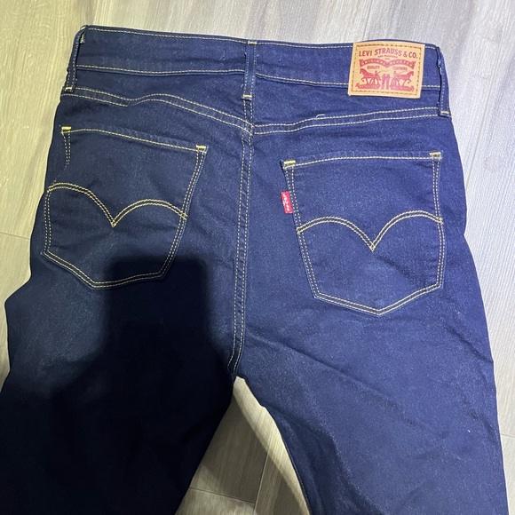 Levis Jeans - Picture 2 of 3